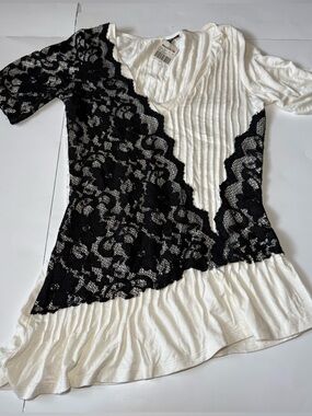 Buckle Cream Ribbed Short Sleeve V-Neck Top